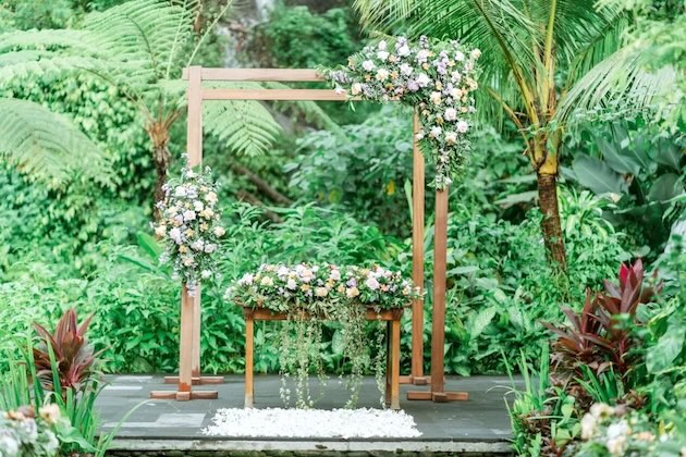 ロイヤルピタマハ ウォーターフォール ウェディング 祭壇装花